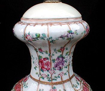 Exquisite Antique Chinese Export Porcelain Chintz Table Lamp  